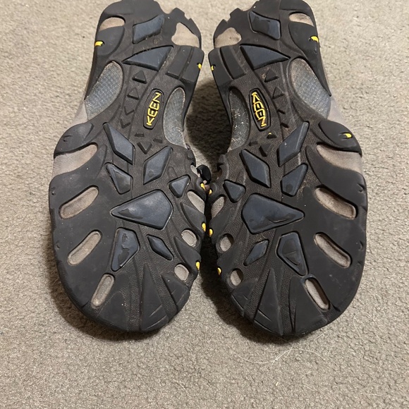 Keen Men’s Arroyo Closed Toe Waterproof Hiking Sandal - Picture 6 of 7